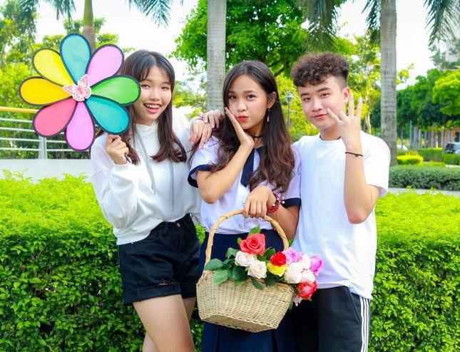 Á quân "tóc xù" của The Voice Kid giờ đã trưởng thành thế này trong MV solo đầu tay ảnh 4