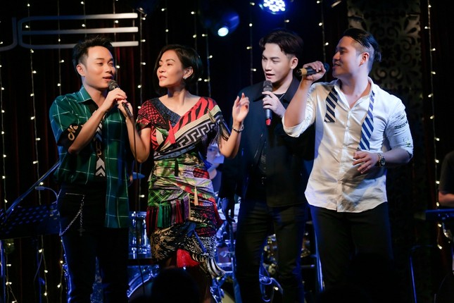 Thu Minh gọi Trúc Nhân là "niềm tự hào to lớn", lần đầu hát nhạc Bolero trong đêm nhạc riêng ảnh 4