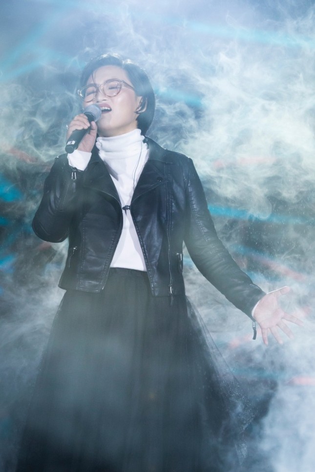 Hà Anh Tuấn xúc động hát tặng fan mất vì bệnh tim trong concert tại Đà Lạt ảnh 3
