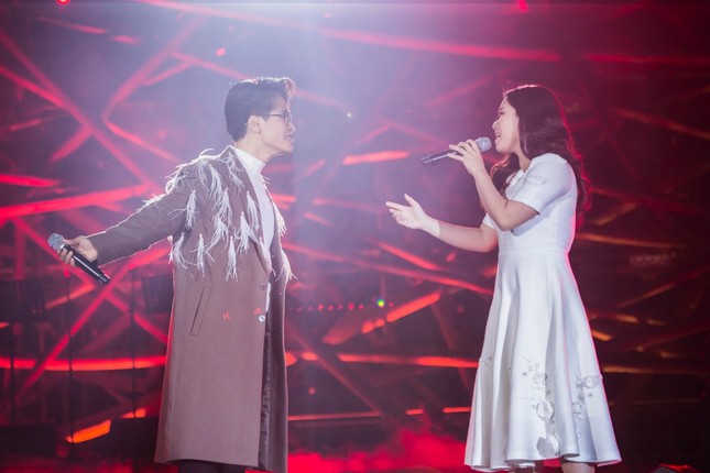 Hà Anh Tuấn xúc động hát tặng fan mất vì bệnh tim trong concert tại Đà Lạt ảnh 5