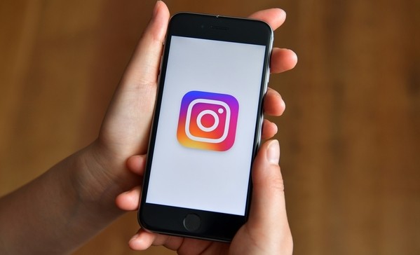 Thay đổi cách lướt feed trong đêm, đâu là lý do khiến Instagram trả về cách dùng cũ? ảnh 2