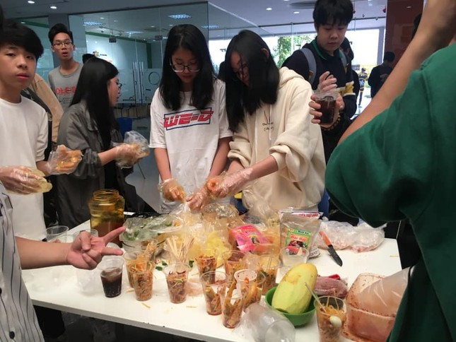 Trường người ta, học kinh doanh từ lớp 10, kiếm tiền triệu từ hội chợ kết thúc môn ảnh 2