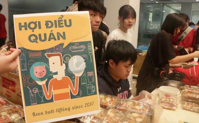 Trường người ta, học kinh doanh từ lớp 10, kiếm tiền triệu từ hội chợ kết thúc môn ảnh 1