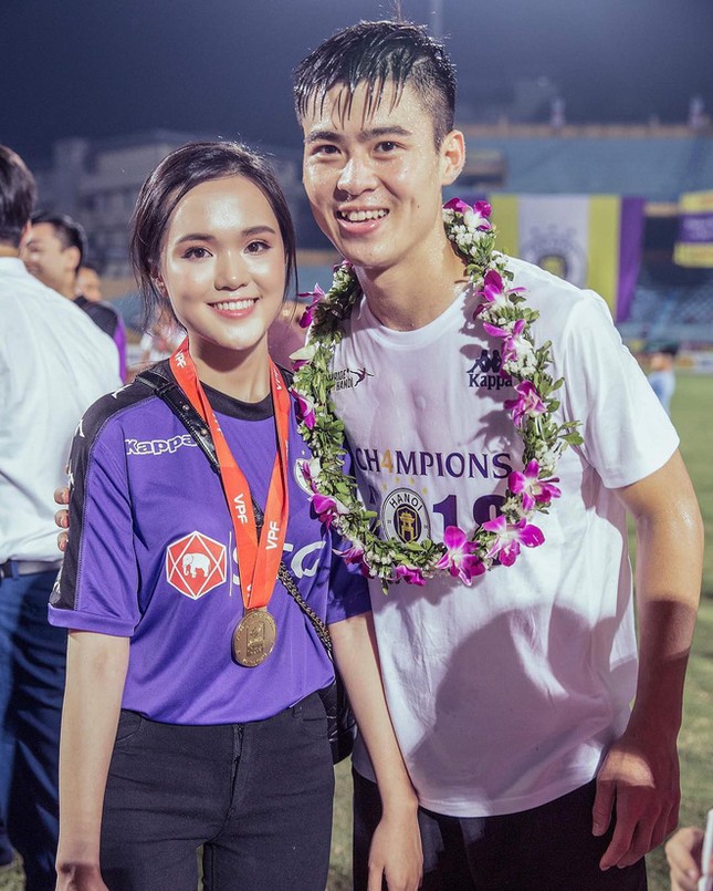 Mới được phong “soái ca làng bóng”, Duy Mạnh đã công khai “chê" bạn gái Quỳnh Anh ảnh 2
