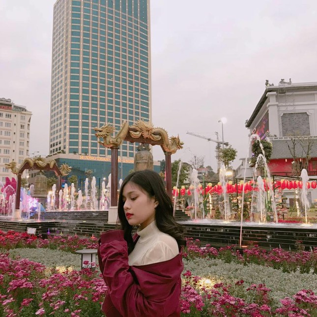 Cô giáo 9x dạy Ngữ Văn siêu đáng yêu khiến teen chỉ muốn đến trường mỗi ngày! ảnh 6