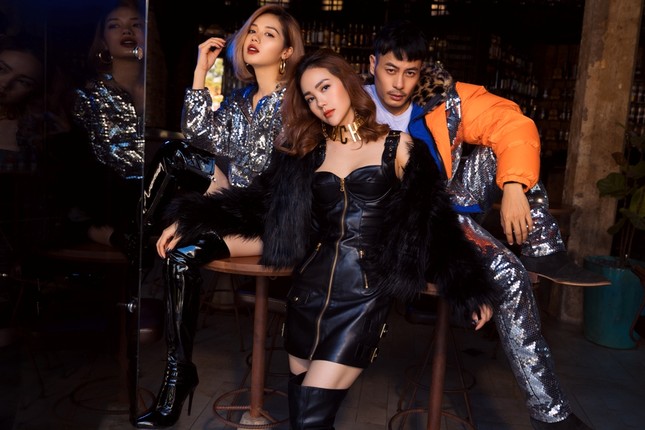 Minh Hằng và học trò gây chú ý khi chụp hình thời trang đường phố trước chung kết The Face ảnh 4