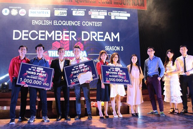 Sinh viên ĐH Ngân hàng TP.HCM chiến thắng cuộc thi hùng biện tiếng Anh "December Dream" ảnh 1