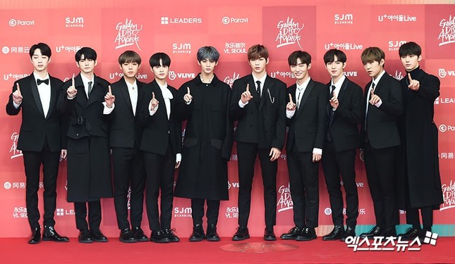 Thảm đỏ "Golden Disc Awards": BTS và Ha Sungwoon (Wanna One) vắng mặt đầy tiếc nuối ảnh 11