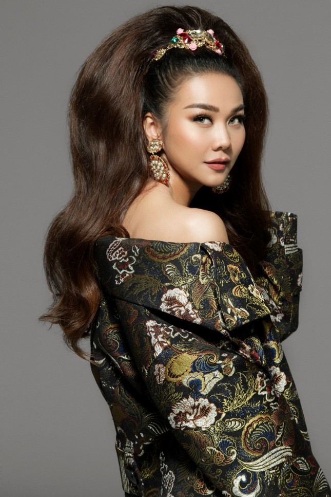 Mặc tranh cãi, thầy trò Thanh Hằng - Mạc Trung Kiên "song kiếm hợp bích" trong bộ ảnh mới ảnh 2