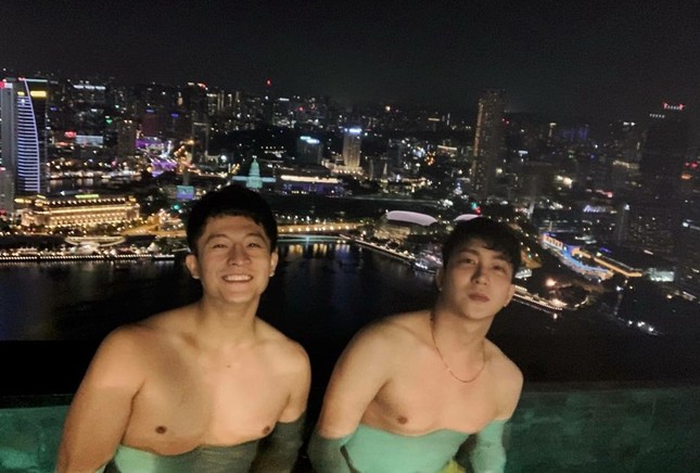 Mi Du phản ứng hài hước khi thấy B Trần - Harry Lu "tình tứ" đi du lịch cùng nhau ảnh 1