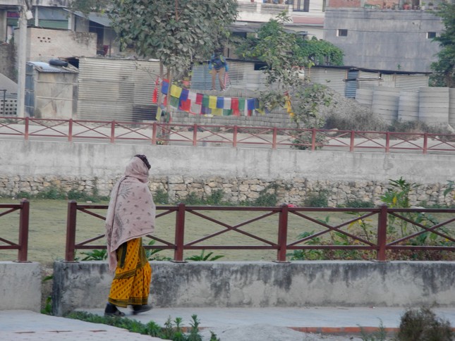 Ngày Đông giá rét ở Nepal không thể thiếu một ly trà sữa nóng và món trứng gà luộc ảnh 6