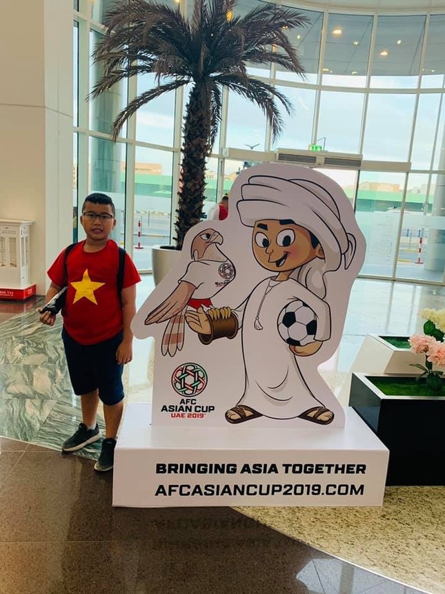 Hành trình cổ vũ của CĐV Việt Nam tại UAE: Từ sung sướng, tự hào đến vỡ òa hạnh phúc ảnh 4