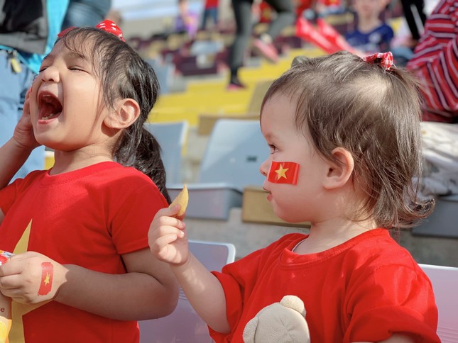 Hành trình cổ vũ của CĐV Việt Nam tại UAE: Từ sung sướng, tự hào đến vỡ òa hạnh phúc ảnh 5