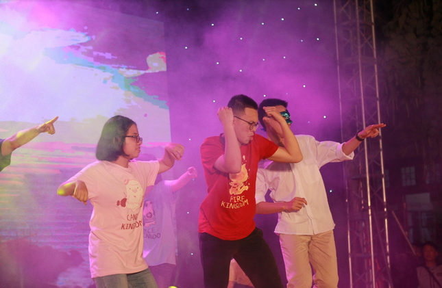 Teen THPT chuyên Sư phạm tài sắc vẹn toàn trong đêm Final sự kiện "Fiesta a Cielo" ảnh 6