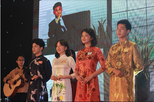 Teen THPT chuyên Sư phạm tài sắc vẹn toàn trong đêm Final sự kiện "Fiesta a Cielo" ảnh 2