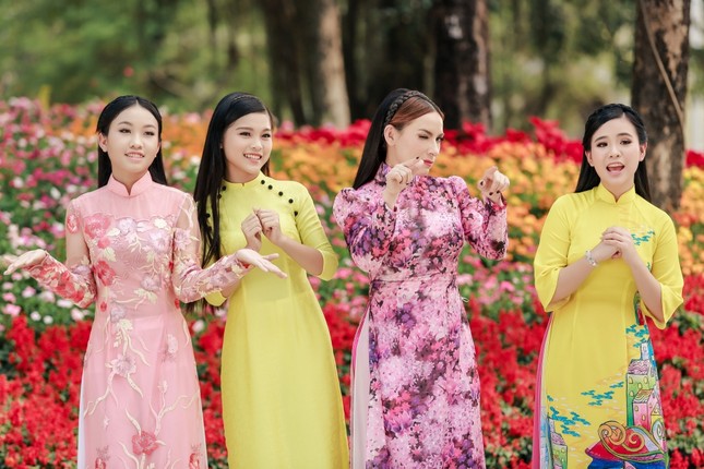 Ca sĩ Phi Nhung cùng các con nuôi diện áo dài truyền thống để quay MV mừng Xuân ảnh 4