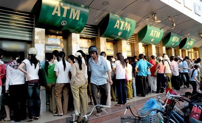 Ác mộng ngày Tết: Hàng loạt cây ATM quá tải, rút tiền không được còn bị nuốt thẻ ảnh 1