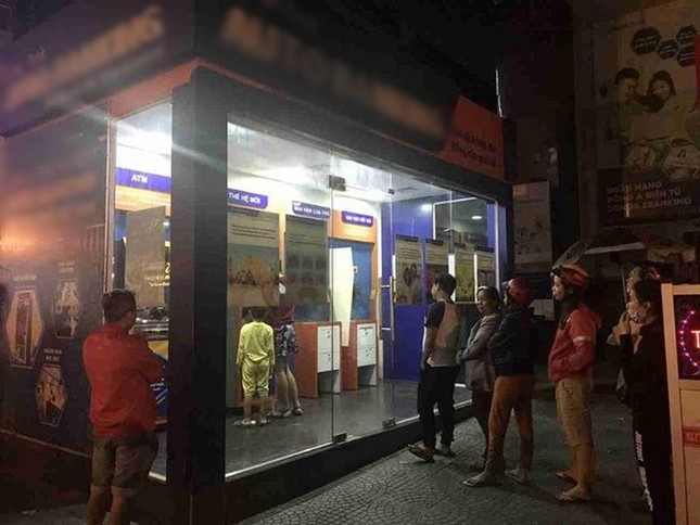 Ác mộng ngày Tết: Hàng loạt cây ATM quá tải, rút tiền không được còn bị nuốt thẻ ảnh 3