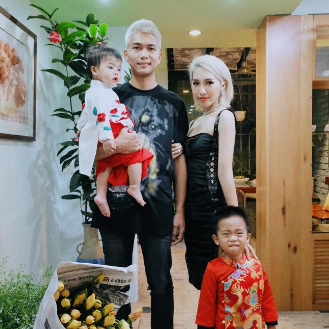 Không còn là tin đồn, Big Daddy công khai hình ảnh gia đình hạnh phúc bên Emily và hai con ảnh 2