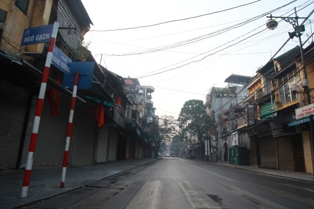 Du lịch Hà Nội đúng dịp Tết, anh Tây ngây ngô lên mạng than đói vì hàng quán đóng cửa ảnh 1