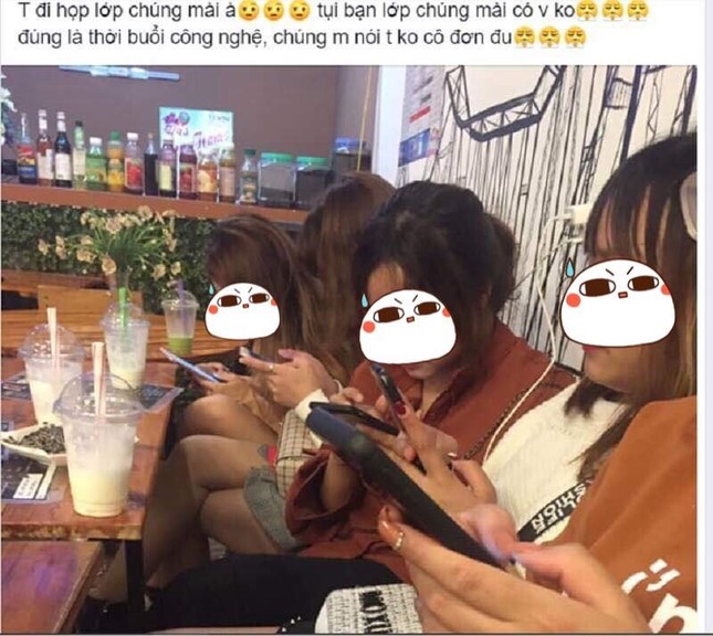 Đừng kêu họp lớp không ai đi nữa, đông đủ nhưng đều cắm mặt vào điện thoại thì cũng mất vui ảnh 1