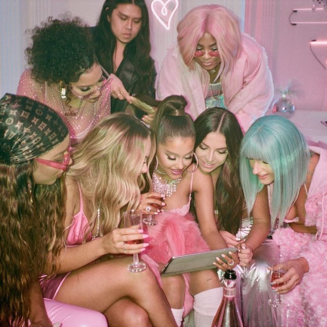 “Đá xéo” Ariana Grande vì không đề tên mình trong album mới, cô bạn thân phải nhận cái kết đắng ảnh 1