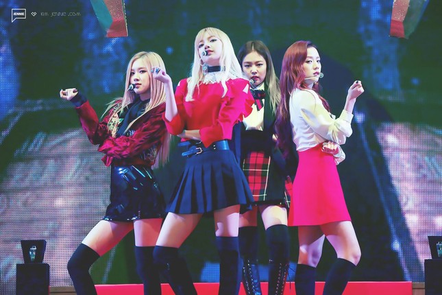 BXH giá trị thương hiệu girlgroup tháng 2: BLACKPINK tiếp tục dẫn đầu, TWICE để GFriend "vượt mặt" ảnh 1