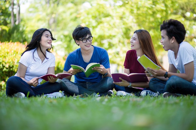 Vì sao chúng ta thường "dễ" với người lạ nhưng lại "khó" với những người thân của mình? ảnh 2