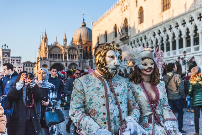 Đến Venice vào tháng 2, dự lễ hội hóa trang hoành tráng nhất năm ảnh 1