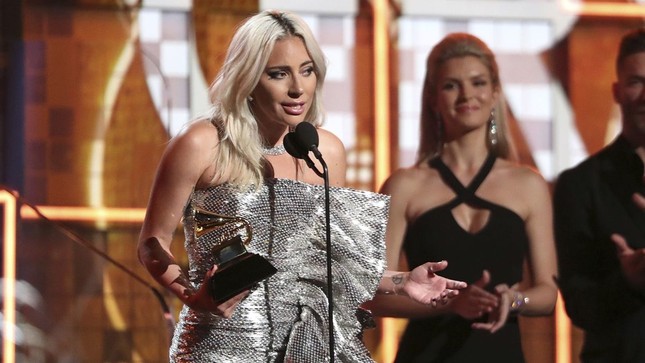 Grammy 2019: Lady Gaga bất ngờ lập “hat-trick”, Ariana Grande “văng tục” khi lần đầu đoạt giải! ảnh 3