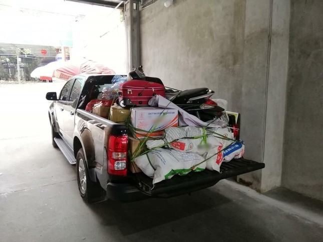 Hình ảnh về những chuyến xe "chở cả quê hương" quay lại thành phố sau kì nghỉ Tết ảnh 4