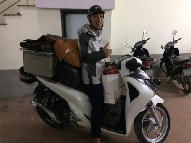 Hình ảnh về những chuyến xe "chở cả quê hương" quay lại thành phố sau kì nghỉ Tết ảnh 8