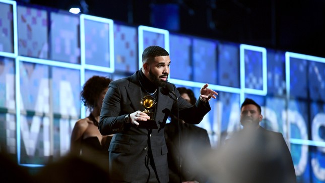 Drama dài tập "Grammy 2019": Cắt ngang phần phát biểu của Drake, bị tố phân biệt chủng tộc ảnh 1