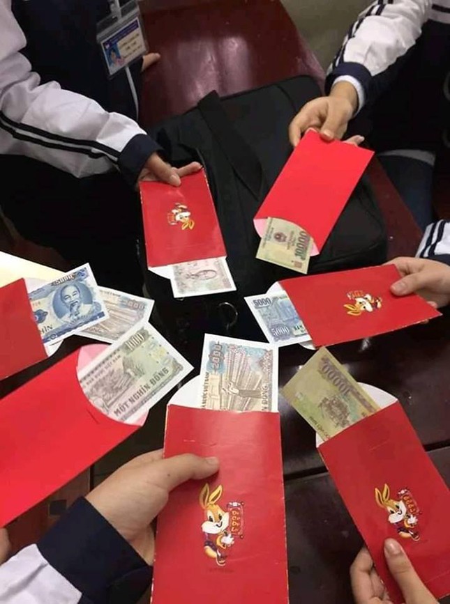 Tiết học đầu Xuân không còn nhàm chán khi thầy cô giáo lì xì học trò theo cách thật "chất" ảnh 3