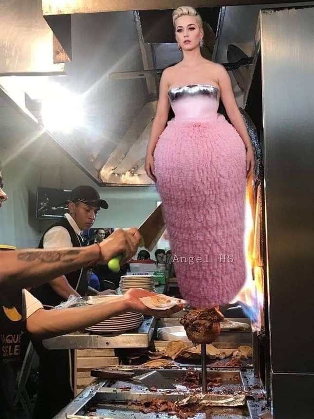 Trắng tay ở Grammy nhưng Katy Perry lại “bội thu” ảnh chế với chiếc váy thảm họa đây này! ảnh 10