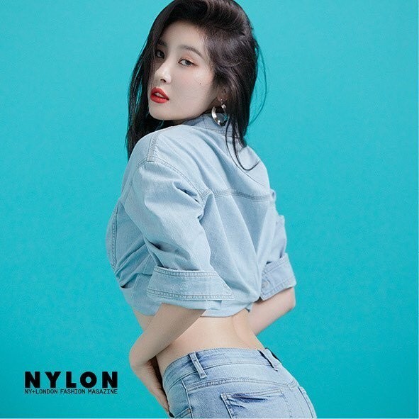 Dân tình "bấn loạn" khi Sunmi và Jung Ga Ram khoe thân hình chuẩn trên bìa tạp chí Nylon ảnh 4