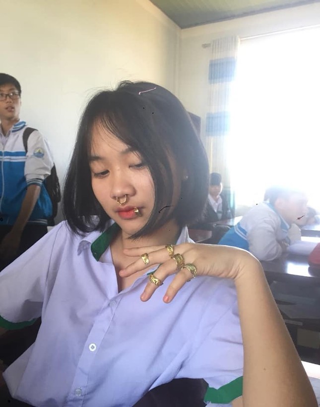 Hậu Valentine, "cười té ghế" trước bộ trang sức vàng được teen "tái chế" từ vỏ kẹo chocolate ảnh 6