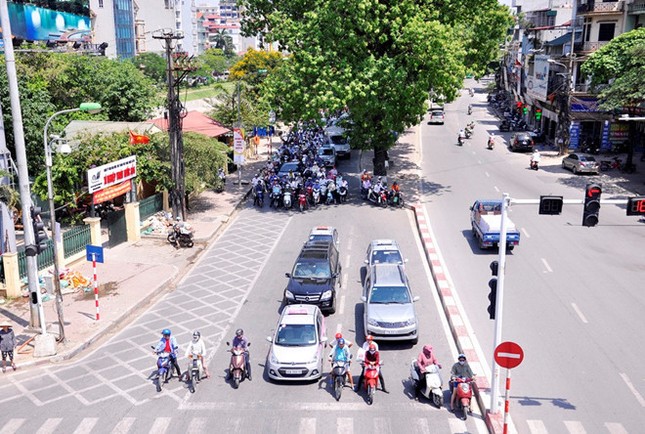 TP.HCM nắng nóng với bức xạ tia UV mức rất cao, có thể gây bỏng da ảnh 1