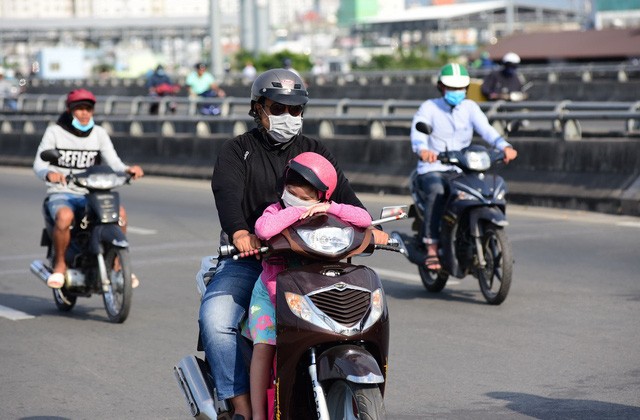 TP.HCM nắng nóng với bức xạ tia UV mức rất cao, có thể gây bỏng da ảnh 2
