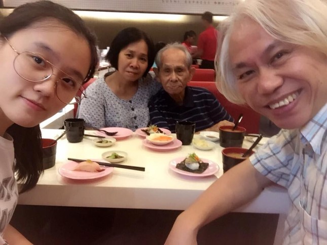 Giữa tin đồn chia tay, cặp đôi "ông cháu" cách nhau 40 tuổi tung ảnh kỉ niệm 6 năm bên nhau ảnh 3