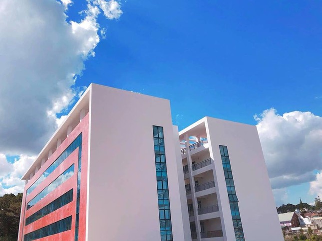 Đến Đà Lạt, đừng quên ghé qua ngôi trường Đại học đẹp xinh như phim trường điện ảnh ảnh 3