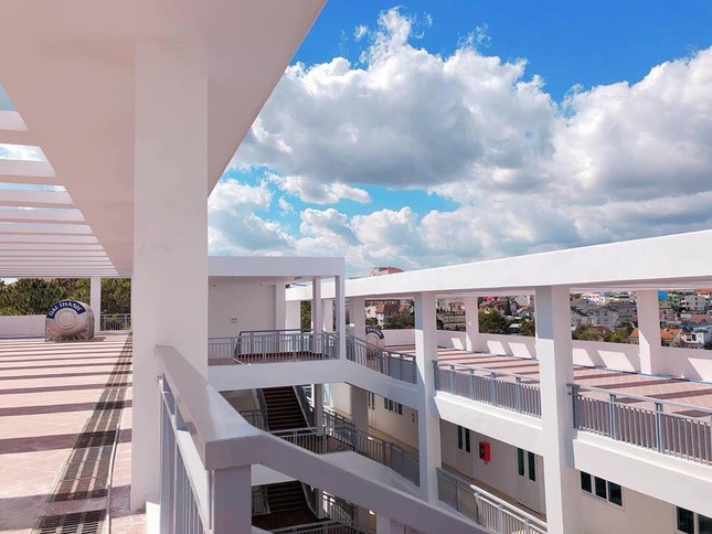Đến Đà Lạt, đừng quên ghé qua ngôi trường Đại học đẹp xinh như phim trường điện ảnh ảnh 5