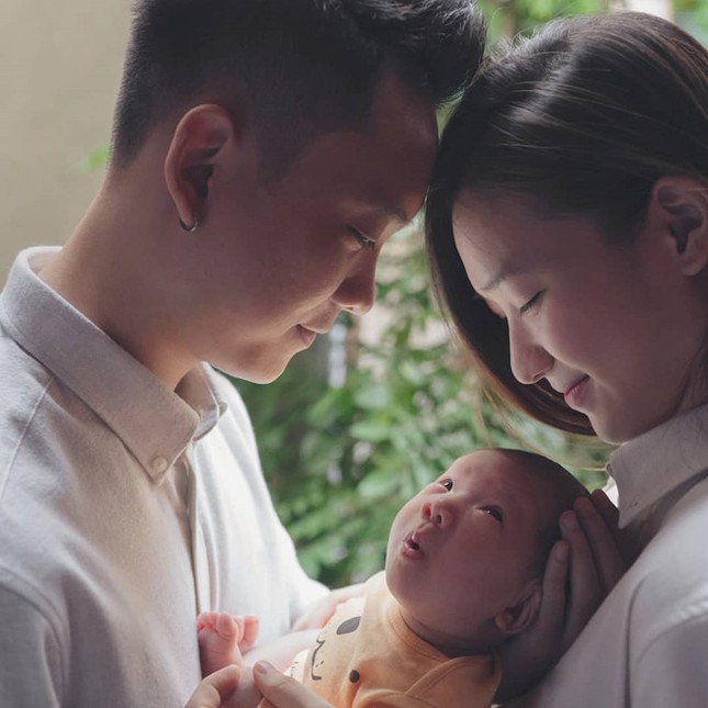 "Thanh xuân" của nhiều bạn trẻ giờ đã... "tay bồng tay bế" thế này rồi đây! ảnh 4