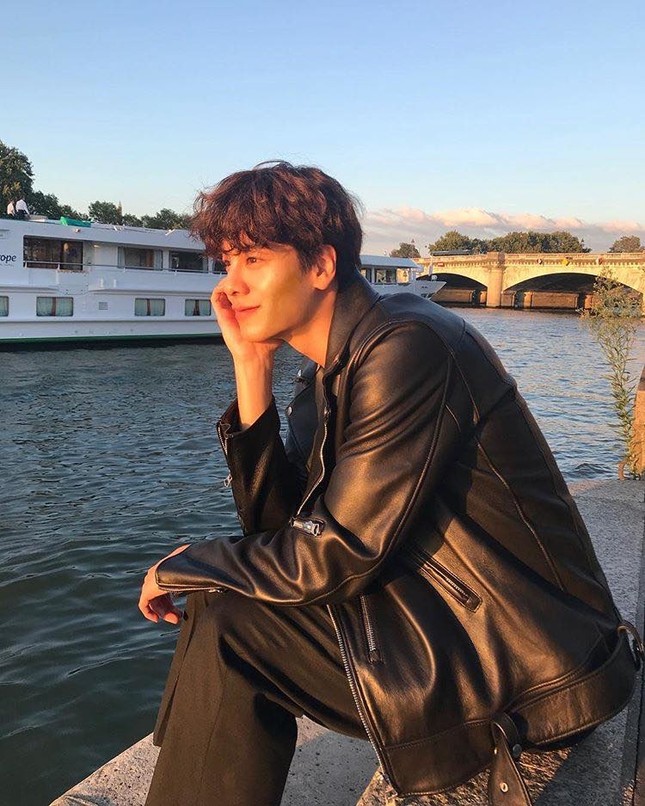 Thầy giáo người Hàn đẹp trai như Cha Eun Woo gây bão, fan đua nhau đòi thầy kèm riêng ảnh 9