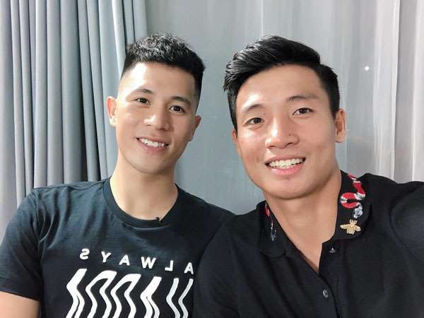 Dù xa nhau, "cặp đôi" Tiến Dũng - Đình Trọng "tình bể bình" nhờ món quà ý nghĩa của fan ảnh 1