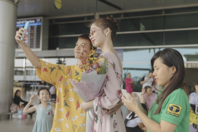 Người kế nghiệm Hương Giang lên đường sang Thái dự thi "Hoa hậu Chuyển giới Quốc tế 2019" ảnh 3