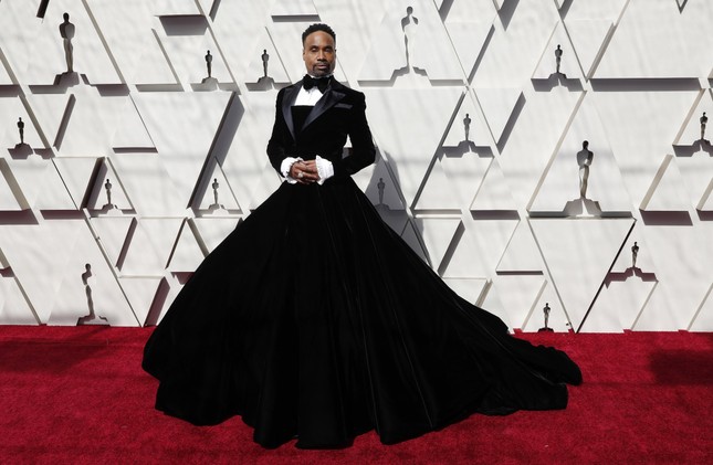 Thảm đỏ "Oscars2019": Billy Porter diện chiếc đầm khó hiểu, Lady Gaga cùng sao “Nhà siêu giàu châu Á” chiếm spotlight! ảnh 2