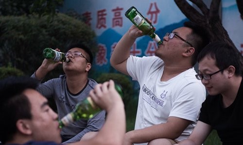 Trường đại học gây tranh cãi vì quy định cấm sinh viên uống rượu ảnh 1