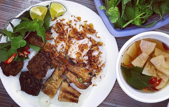 Hà Nội lại se lạnh, rủ nhau đi ăn bánh cuốn thịt nướng kiểu Phủ Lý vừa thơm vừa nóng ảnh 5