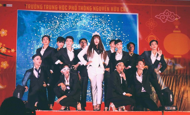 Đây chính là trường THPT duy nhất ở Sài Gòn tổ chức cuộc thi nam sinh giả gái! ảnh 2
